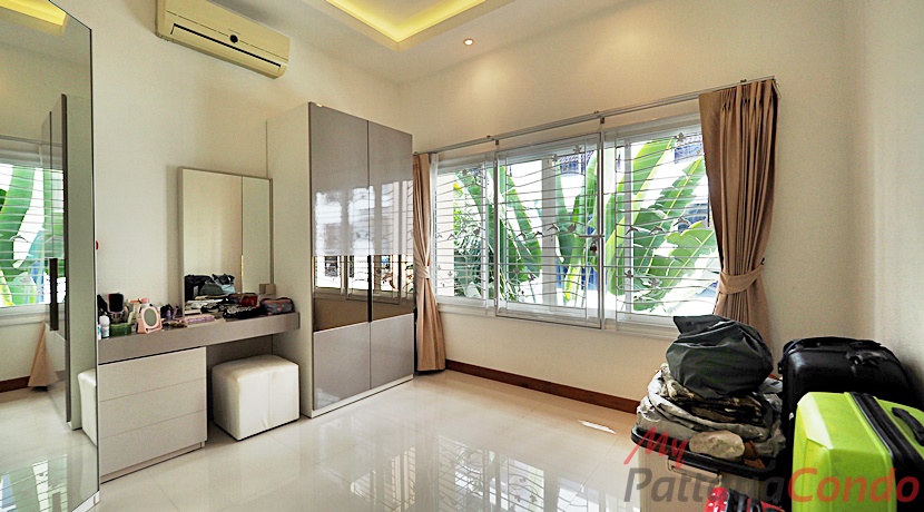 Beverly Hills Village Pattaya Townhouse For Sale - HP0006-29