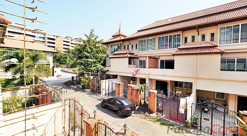 Beverly Hills Village Pattaya Townhouse For Sale - HP0006-25