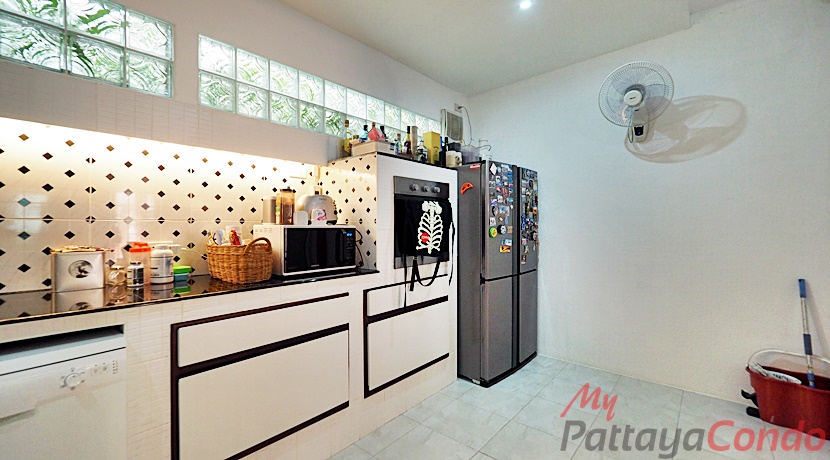 Beverly Hills Village Pattaya Townhouse For Sale - HP0006-8
