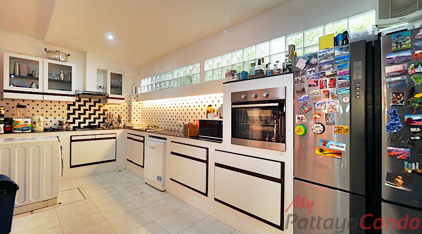 Beverly Hills Village Pattaya Townhouse For Sale - HP0006-7