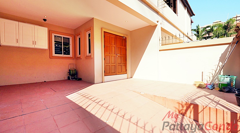 Beverly Hills Village Pattaya Townhouse For Sale - HP0006-1