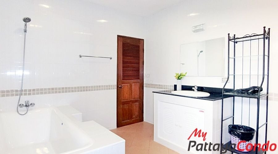 Impress House Village East Pattaya House For Sale - HEIS01-11
