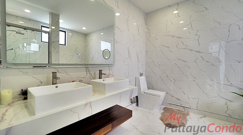 Palm Lakeside Pattaya Villa For Sale East Pattaya - HEPLP01-13