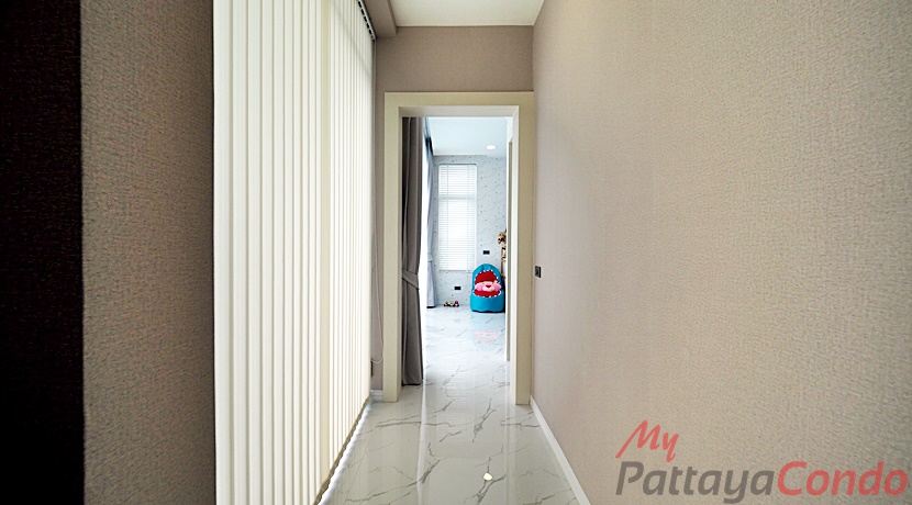 Palm Lakeside Pattaya Villa For Sale East Pattaya - HEPLP01-16