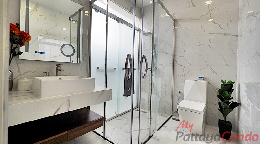Palm Lakeside Pattaya Villa For Sale East Pattaya - HEPLP01-23