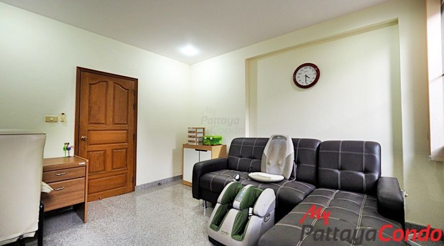 Paradise Villa 3 Village East Pattaya House For Sale - HEPRV301-11