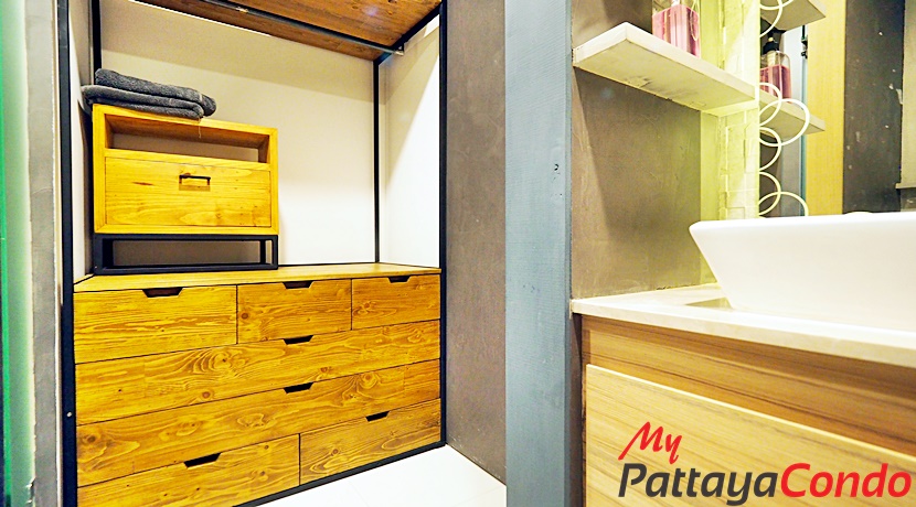 Riviera Wong Amat Condo For Sale - RW37-6