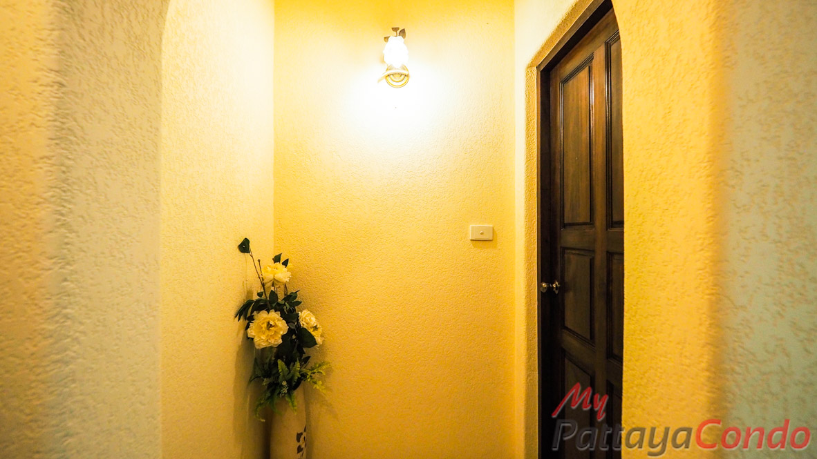 Santa Maria East Pattaya Townhouse For Sale - HESM03-15