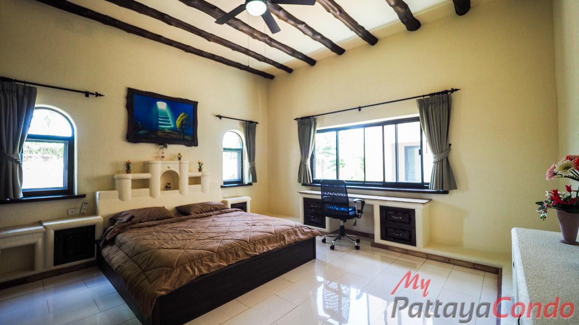 Santa Maria East Pattaya Townhouse For Sale - HESM03-16