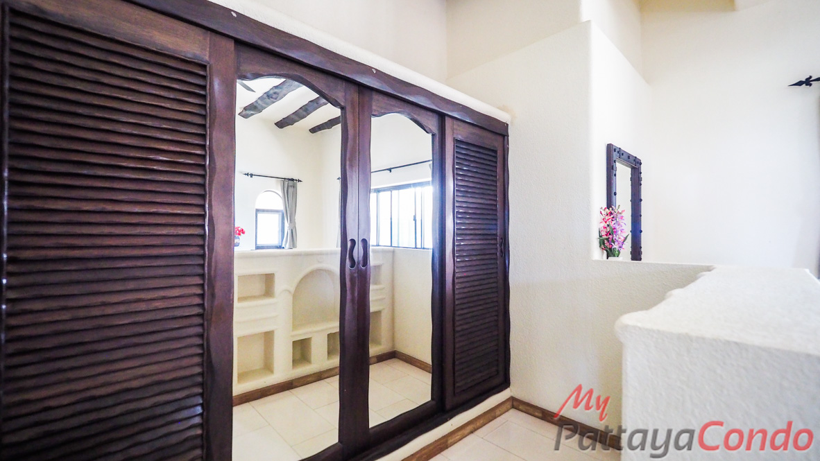 Santa Maria East Pattaya Townhouse For Sale - HESM03-21