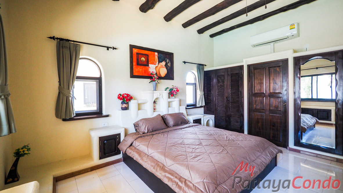 Santa Maria East Pattaya Townhouse For Sale - HESM03-24