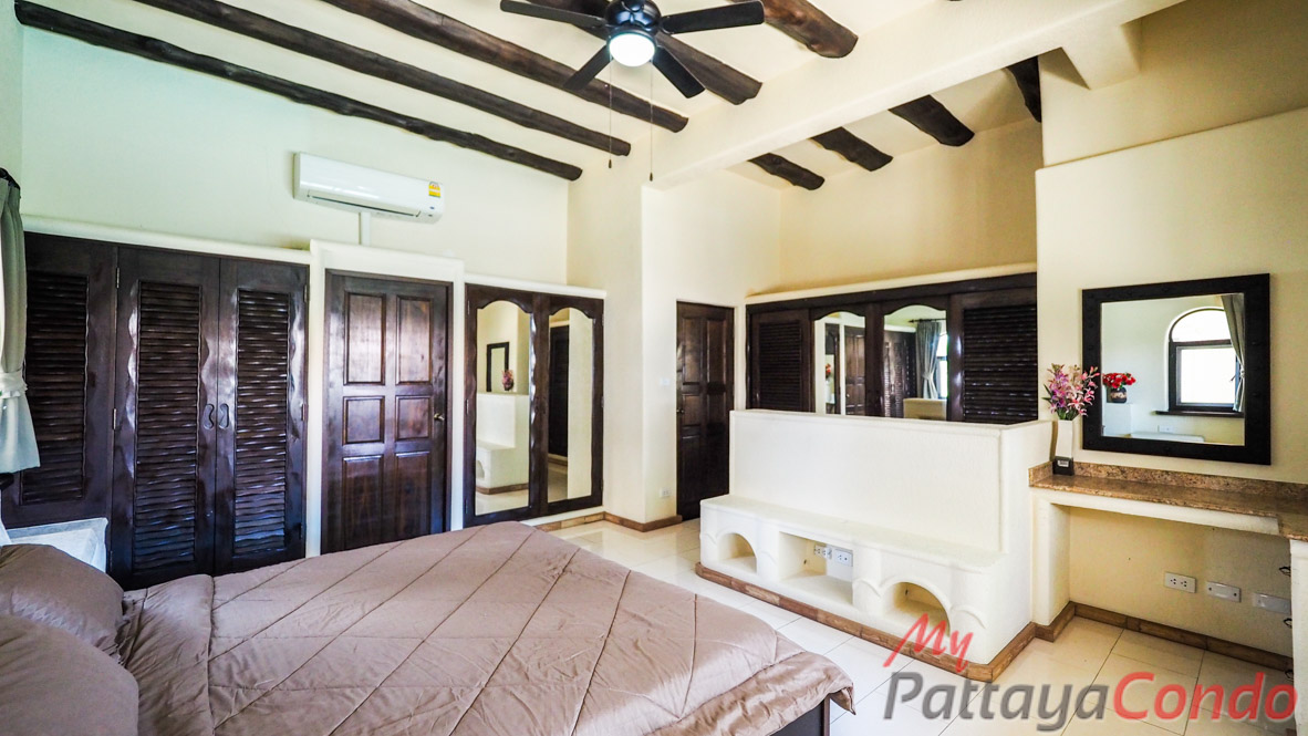 Santa Maria East Pattaya Townhouse For Sale - HESM03-25
