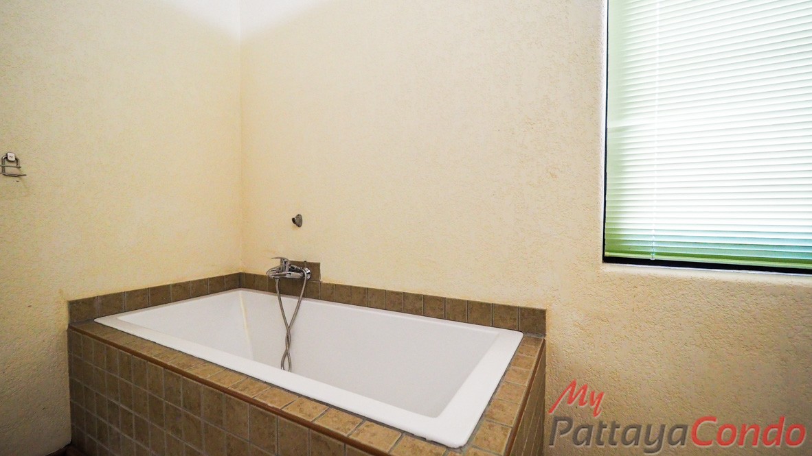 Santa Maria East Pattaya Townhouse For Sale - HESM03-27