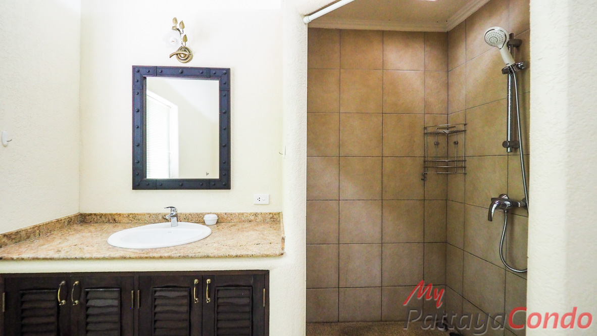 Santa Maria East Pattaya Townhouse For Sale - HESM03-28