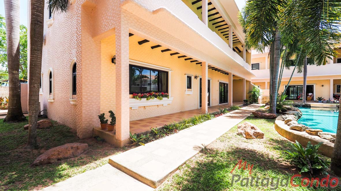 Santa Maria East Pattaya Townhouse For Sale - HESM03-0