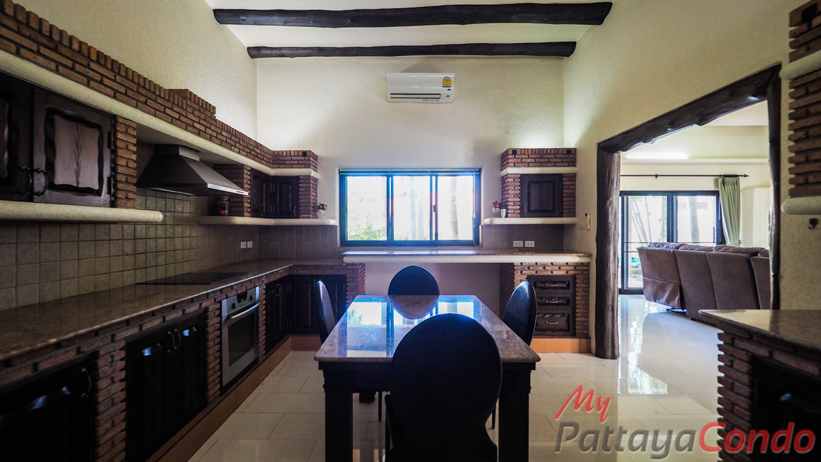 Santa Maria East Pattaya Townhouse For Sale - HESM03-11