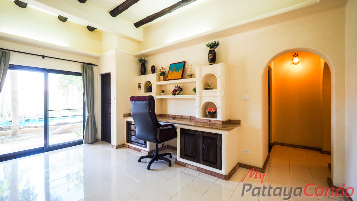 Santa Maria East Pattaya Townhouse For Sale - HESM03-12