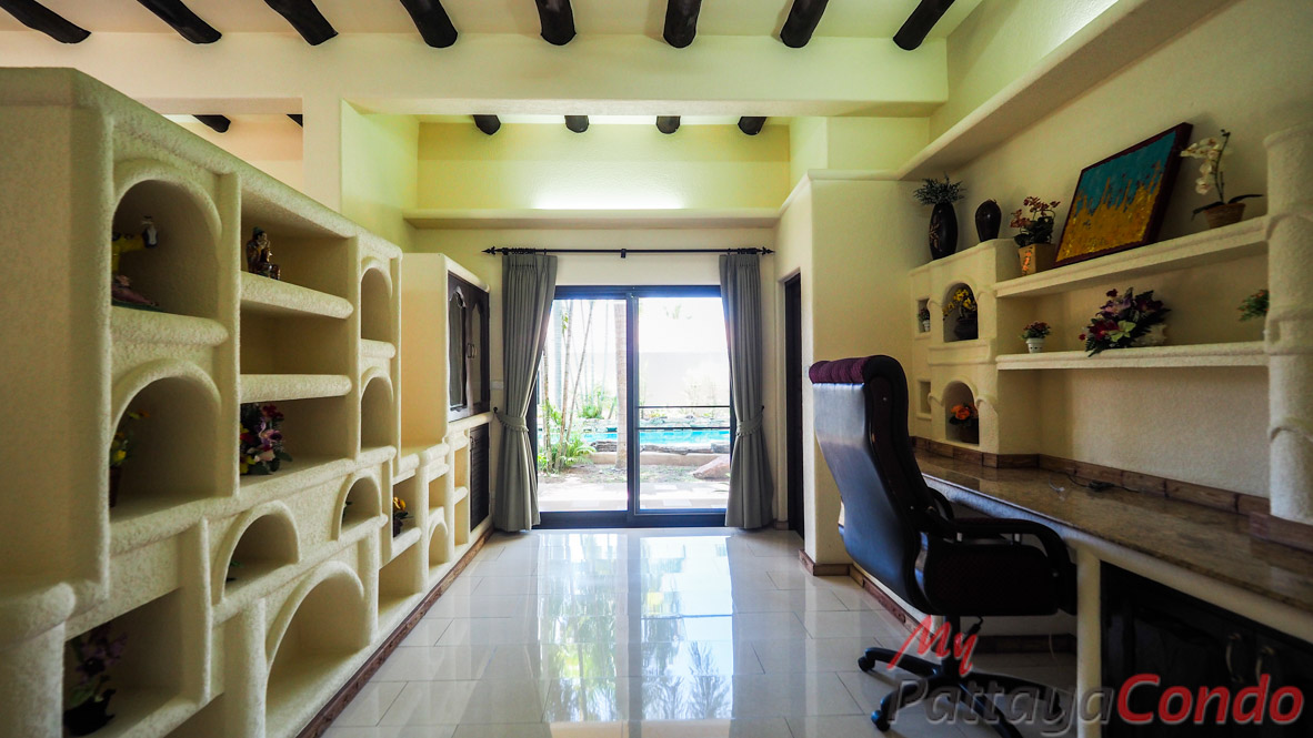 Santa Maria East Pattaya Townhouse For Sale - HESM03-13