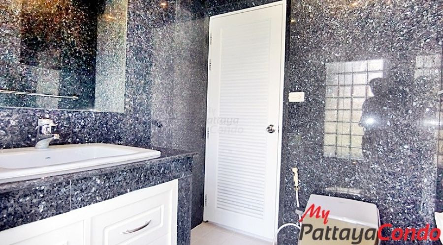 Swiss Paradise Village East Pattaya House For Sale - HESW01-11
