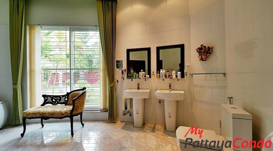 Thaily Wood Village East Pattaya Pool Villa For Sale - HETW01-24