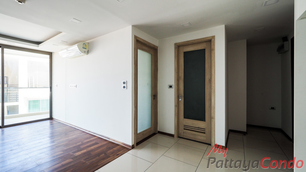 The Peak Towers Pattaya Condo For Sale - PEAKT60-1