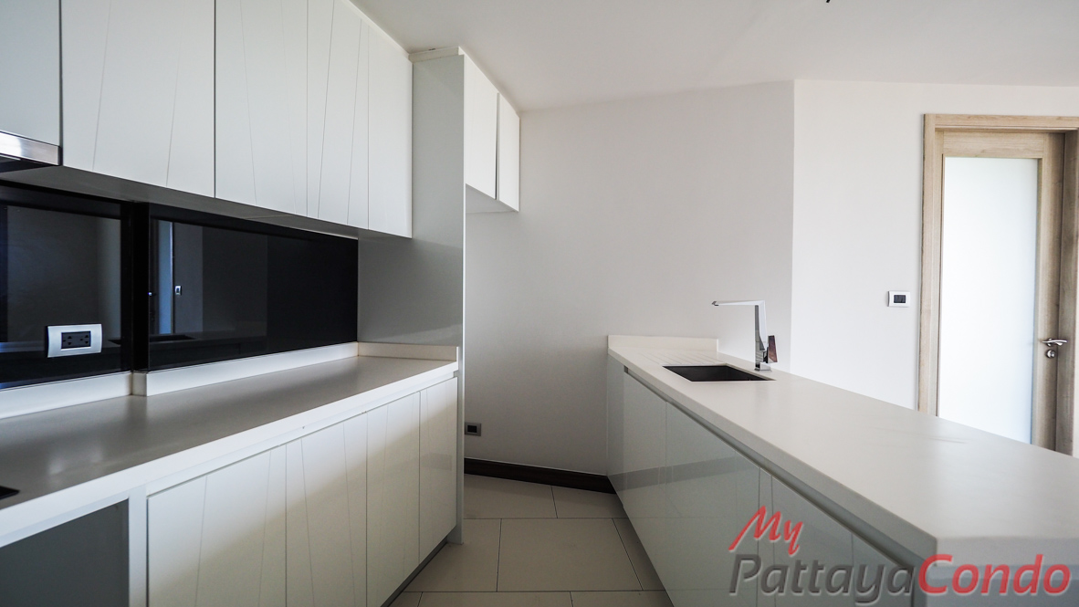 The Peak Towers Pattaya Condo For Sale - PEAKT62-1
