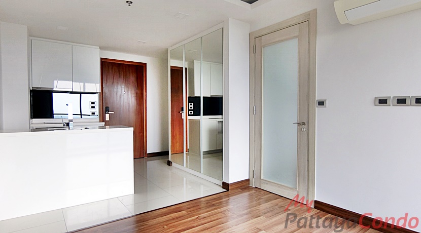 The Peak Towers Pattaya Condo For Sale - PEAKT53-1