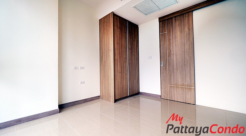 Riviera Wong Amat Condo For Sale - RW40-13