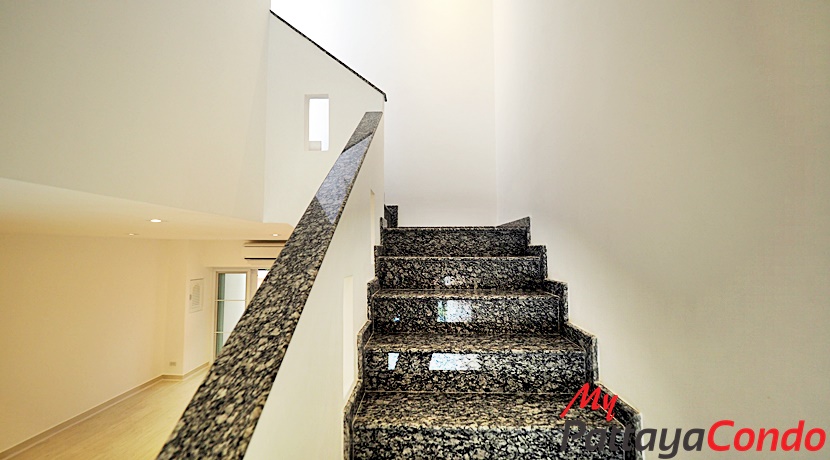 Beverly Hills Village Pattaya Townhouse For Sale - HP0003-6