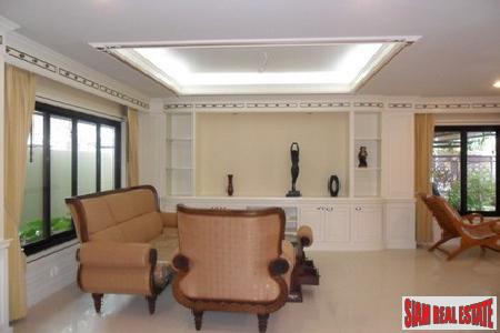 Spacious homes with private swimming pool in good residential area-3