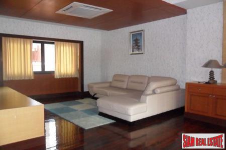 Spacious homes with private swimming pool in good residential area-6
