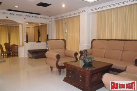 Spacious homes with private swimming pool in good residential area-8
