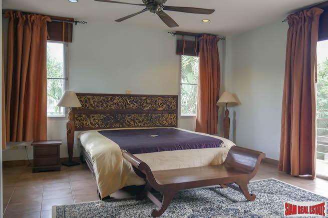 Luxurious Contemporary Pool Villa Estate for Sale near Loch Palm-16