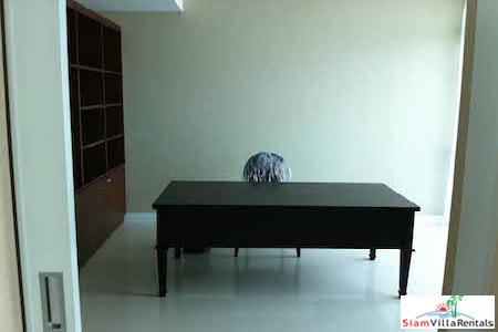 Athenee Residence | Very Large Luxury Three Bedroom Condo for Rent at Rajdamri BTS.-1
