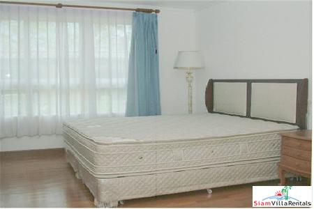 Baan Siri Sukhumvit 13 | Nice Three Bedroom Condo for a Good Price at Asoke BTS-11