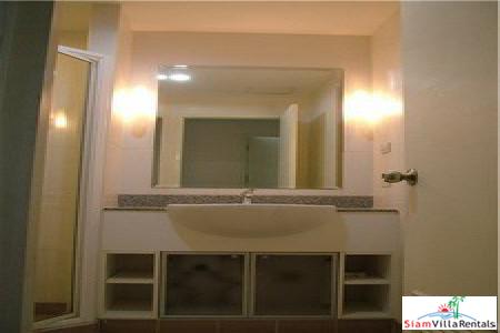 Baan Siri Sukhumvit 13 | Nice Three Bedroom Condo for a Good Price at Asoke BTS-7