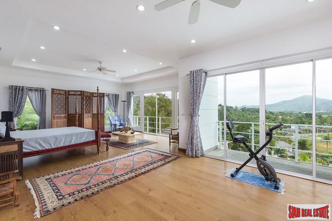 Botan Village | Large Modern 4 bedroom House with Views over Loch Palm Golf Course-14