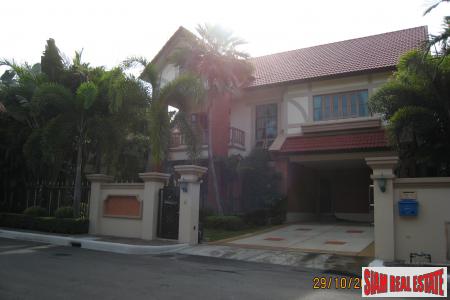 Tudor-style Two Storey House on a 121 sqw Plot in Kaset-Navamin, Bangkok-4