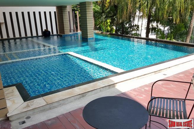 Amethyst 39 | Park Like Views from this Newly Renovated One Bedroom Near Phrom Phong BTS - Sukhumvit 39-0