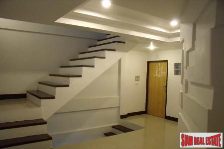 Large Townhouse for Sale in the Phra Khanong Area, Bangkok-4