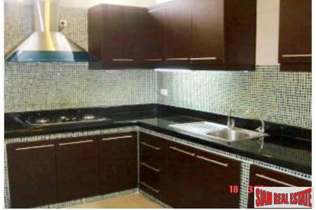 Large Townhouse for Sale in the Phra Khanong Area, Bangkok-6