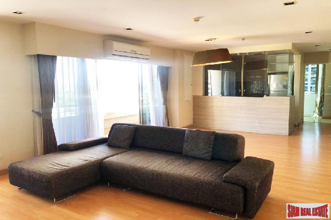 Large and Comfortable Three Bedroom in a Great Location of Khlong Toei, Bangkok-12
