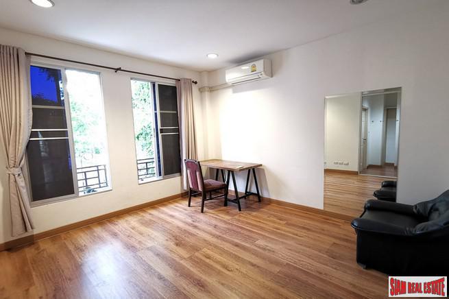 Baan Klang Krung Grande Vienna Rama 3 | Beautiful Three Bedroom, Three Level Townhouse for Sale in Bang Phongphang-12