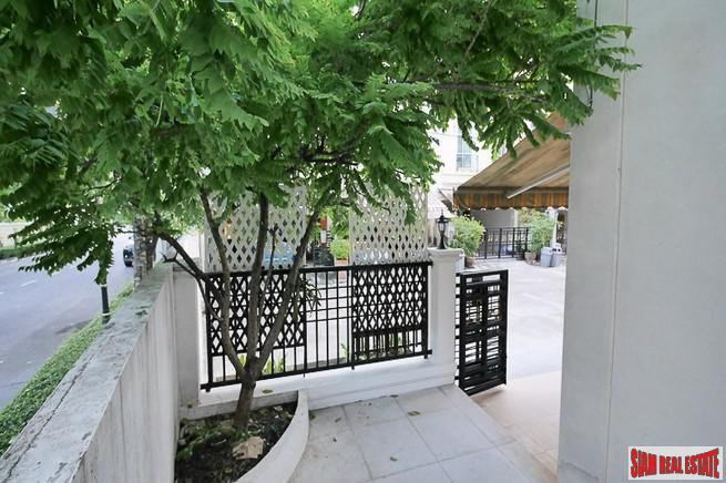 Baan Klang Krung Grande Vienna Rama 3 | Beautiful Three Bedroom, Three Level Townhouse for Sale in Bang Phongphang-2