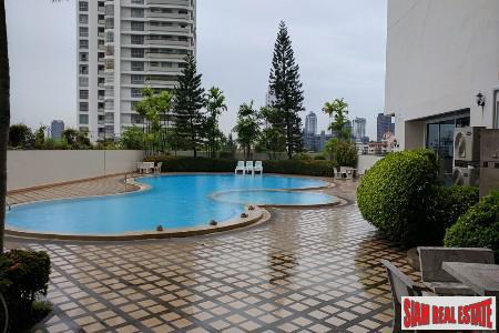 Oriental Tower | Lavish Living in this Three Bedroom Condo on the 23rd Floor in Ekkamai-15