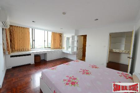 Oriental Tower | Lavish Living in this Three Bedroom Condo on the 23rd Floor in Ekkamai-8
