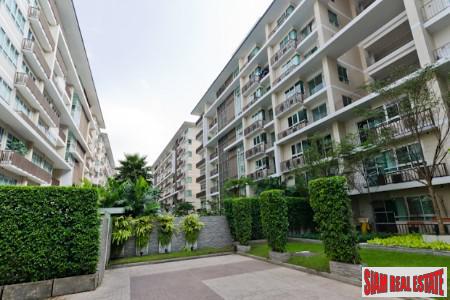 The Clover Thonglor 18 | Two Bedroom Condo for Sale with Pool Views in Thong Lo-3