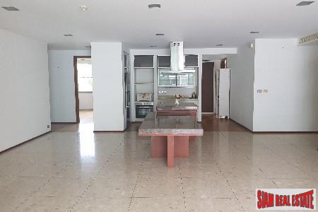 Ficus Lane Condo | Super Deluxe Three Bedroom Condo with Pool View in Phra Khanong-4