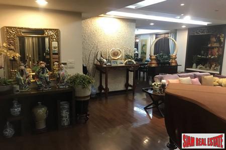 The Lanai Condo | Elegant Three Bedroom on Garden Floor in Chong Nonsi-10