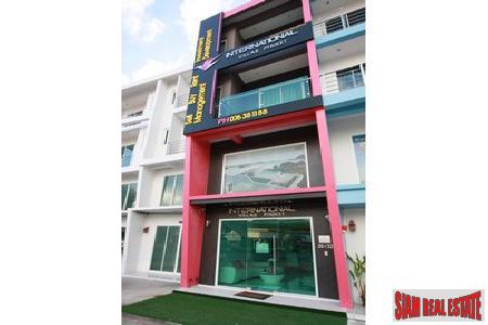 Modern Luxury Townhouse with Storefront in Rawai, Phuket-17
